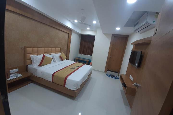 Room 11 of 37