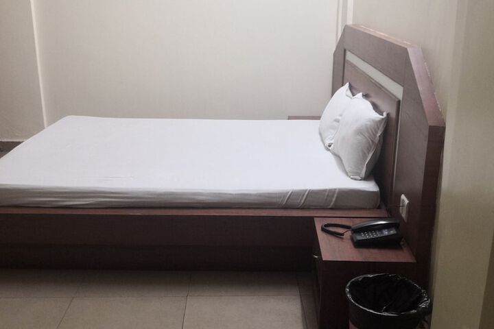 Room 4 of 17