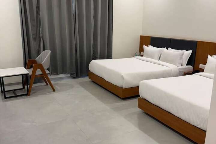 Room 8 of 12