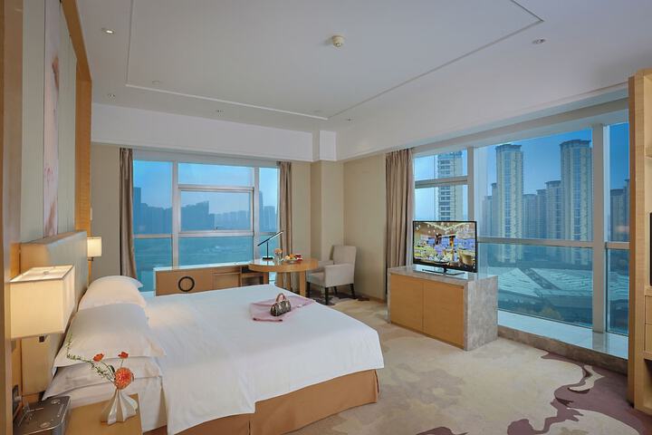 Room 10 of 43