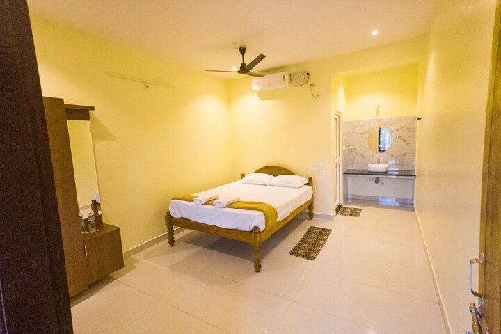 Room 2 of 10