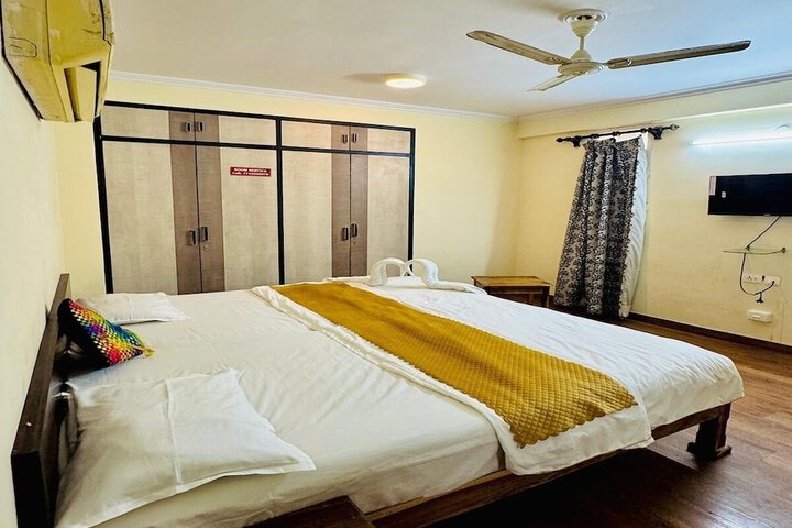 Room 13 of 27