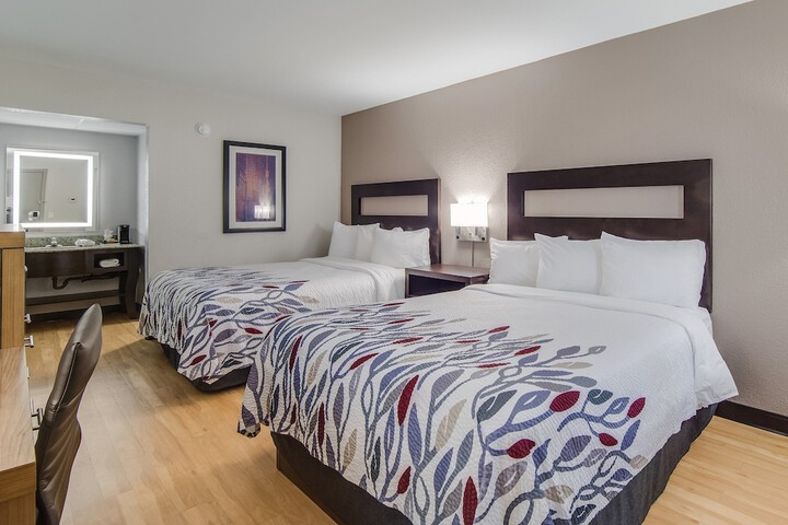 Deluxe 2 Queen Beds (10 of 12)