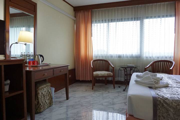 Room 12 of 44