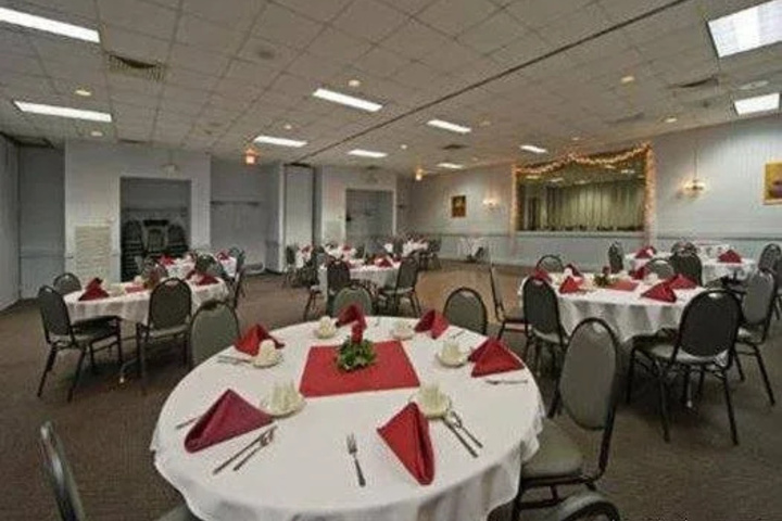 Dining 2 of 3