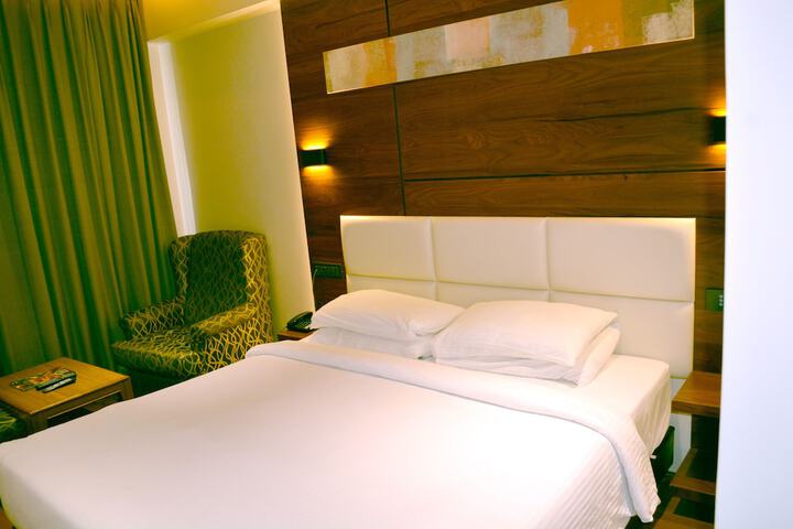 Room 12 of 27