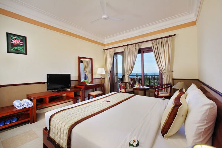 Room 4 of 153