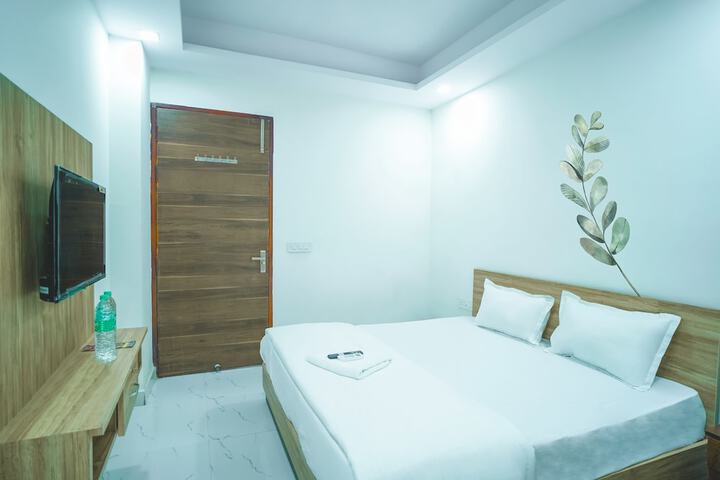 Room 12 of 27