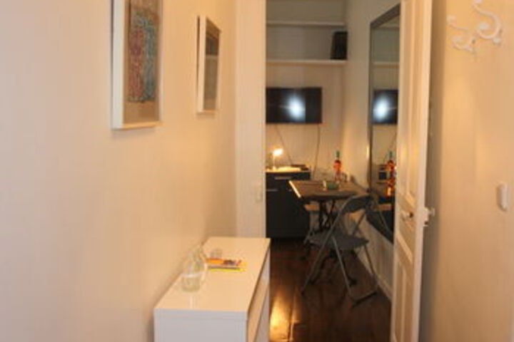 Room 7 of 13