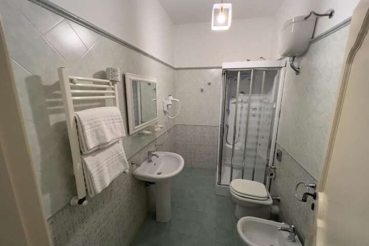 Room 25 of 46