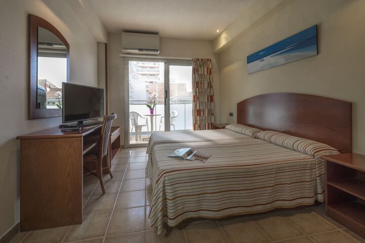 Room 3 of 38