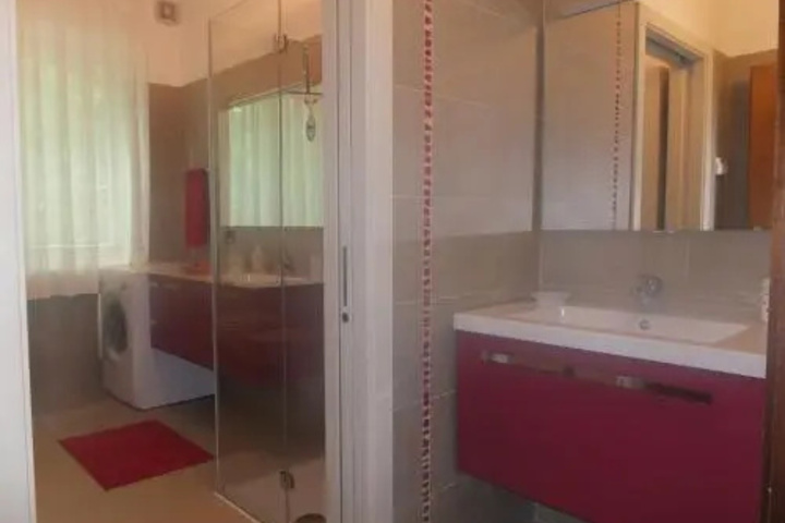 Room 7 of 16