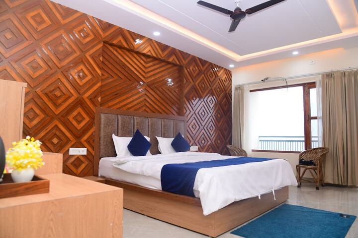 Room 9 of 40