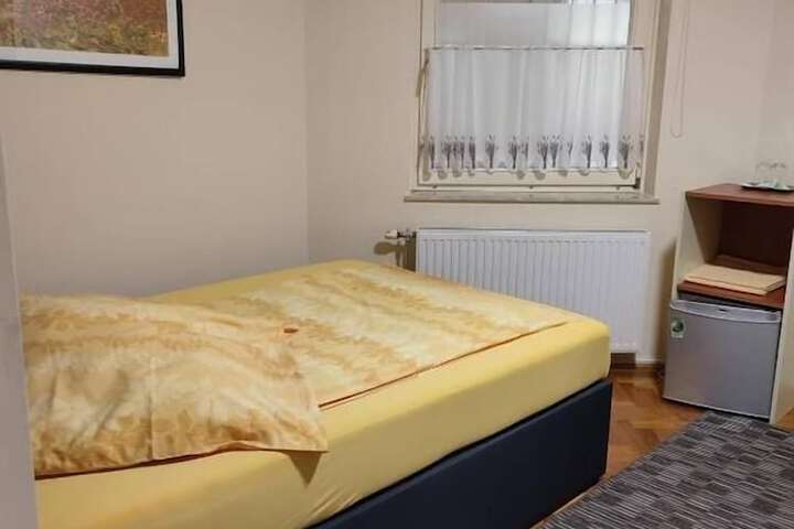 Room 16 of 38