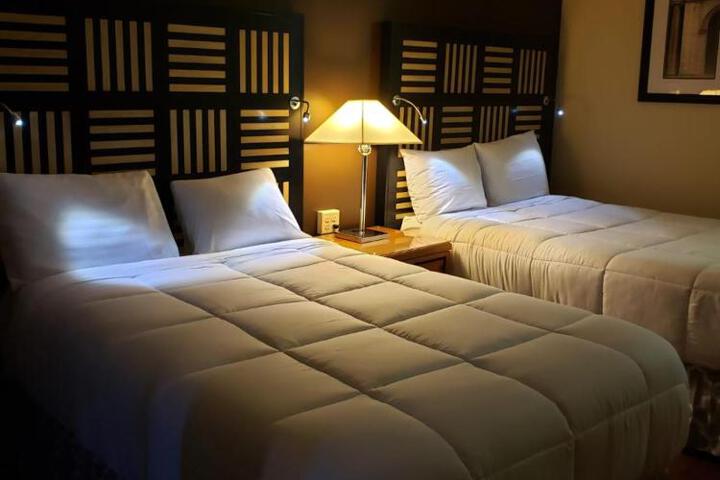 2 Double Beds (7 of 8)