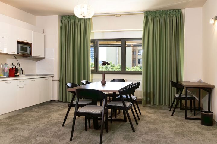 Room 42 of 108