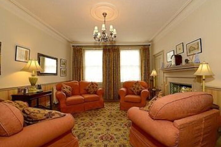 Lounge 14 of 17