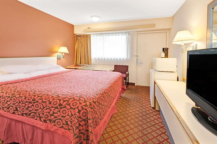 1 King Bed (9 of 10)