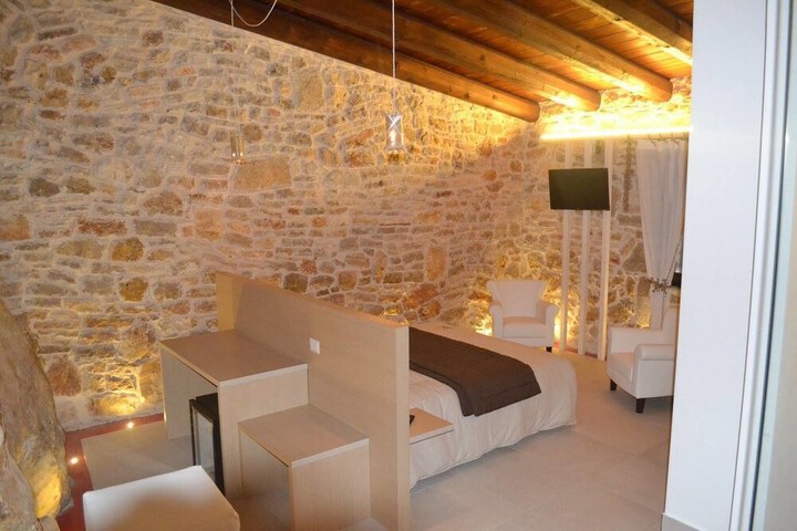 Room 13 of 28