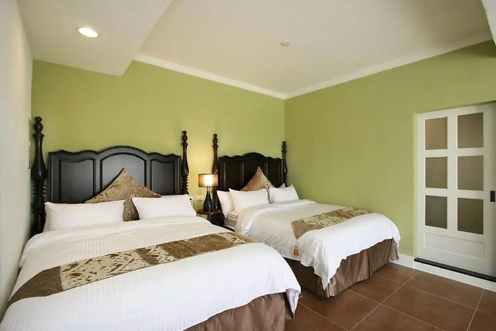 Room 2 of 3