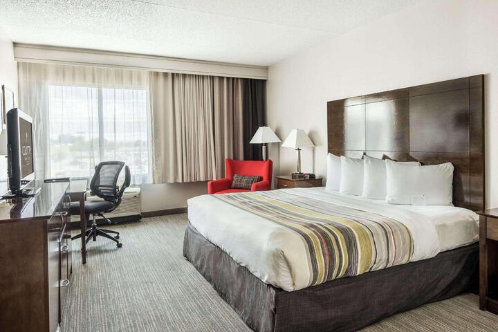 1 King Bed (12 of 12)