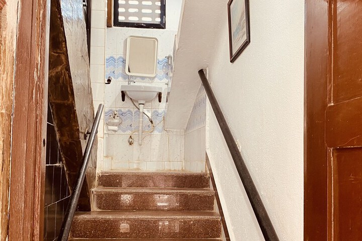 Room 50 of 99
