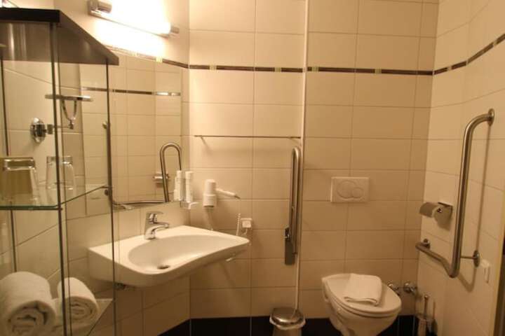 Room 9 of 37