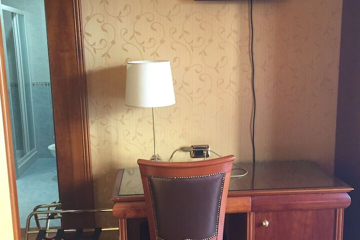 Room 9 of 48