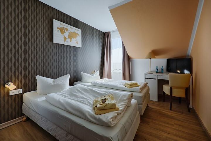 Room 3 of 45