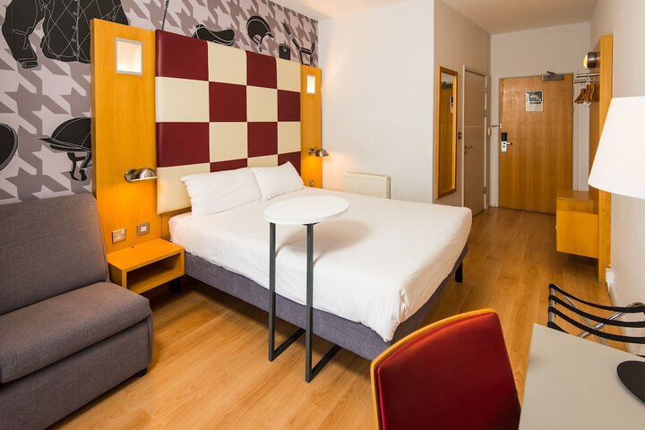 Room 11 of 72