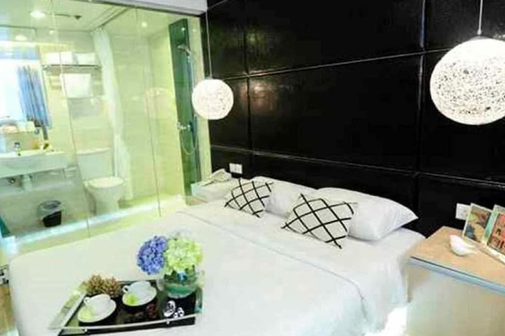 Room 10 of 22