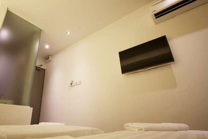 Room 9 of 14