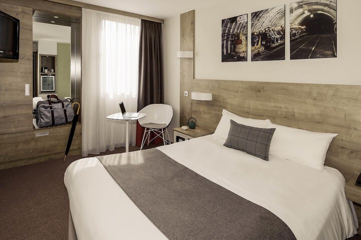 Room 25 of 76