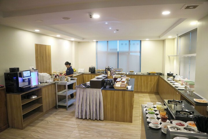 Dining 63 of 78