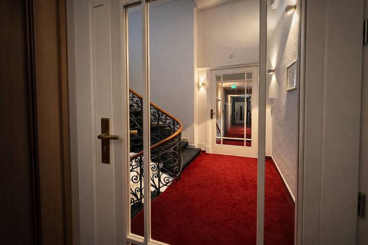 Ballroom/Hall 20 of 25