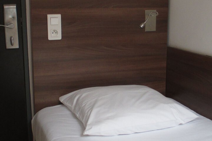 Room 6 of 62