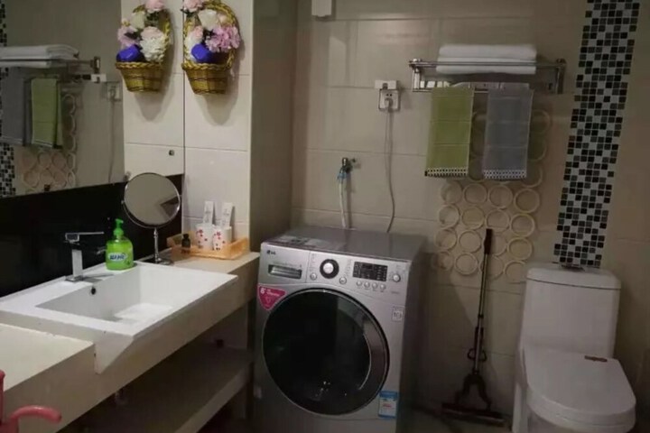 Room 12 of 15