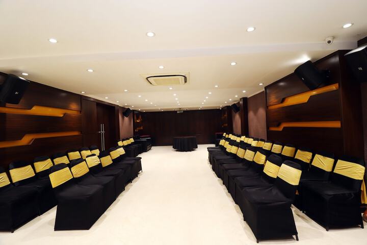 Ballroom/Hall 54 of 68