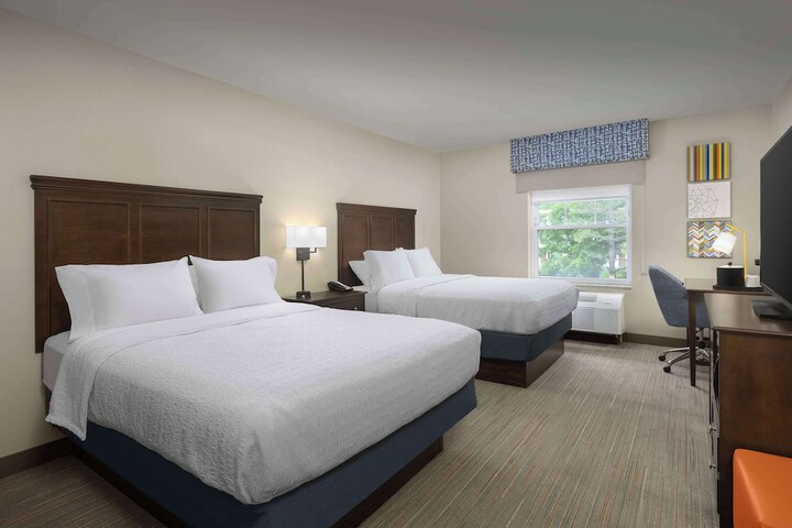 2 Queen Beds (3 of 9)