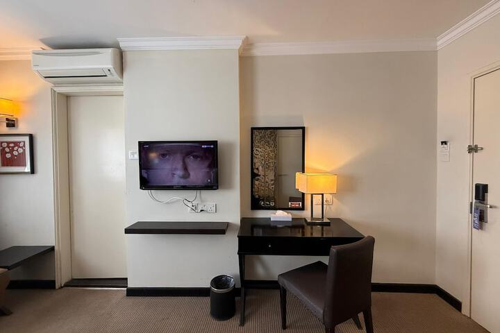 Room 27 of 97