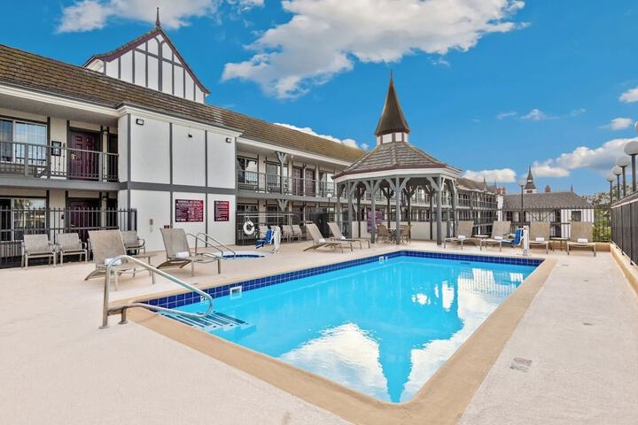 Pools & Facilities