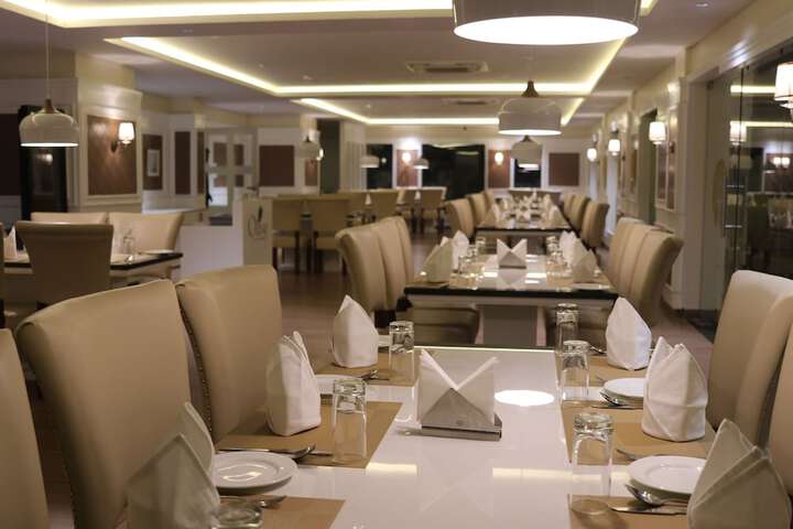 Dining 16 of 24