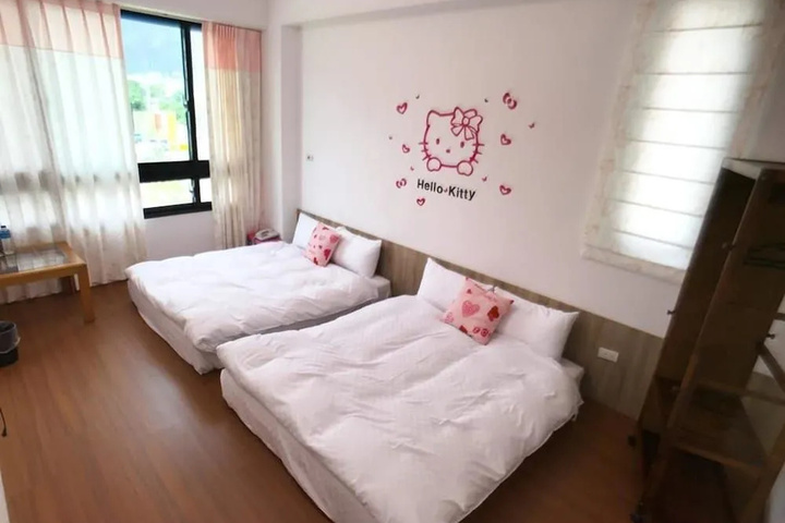 Room 5 of 12