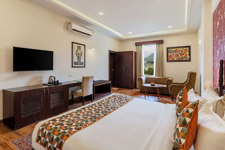 Room 14 of 28