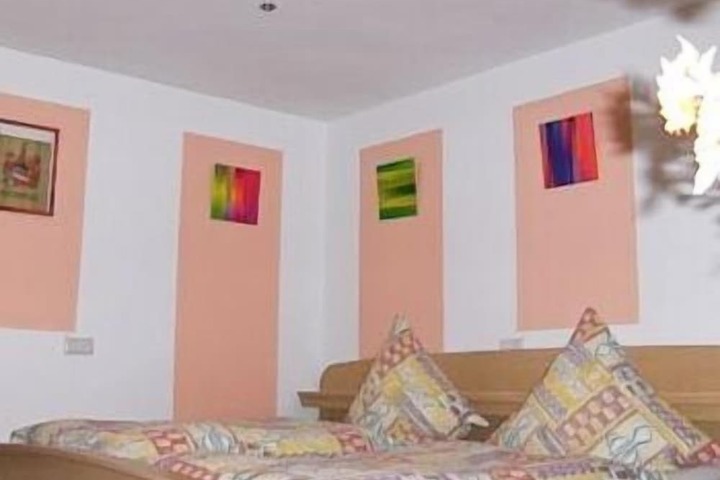 Room 11 of 29