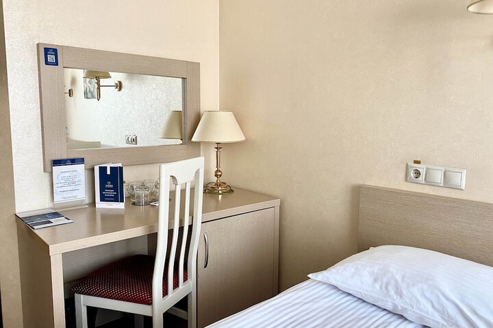 Room 9 of 27