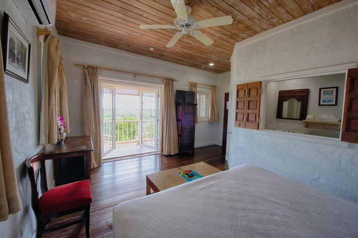 Room 3 of 68