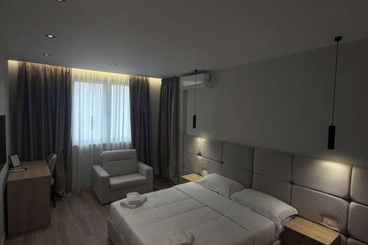 Room 27 of 65