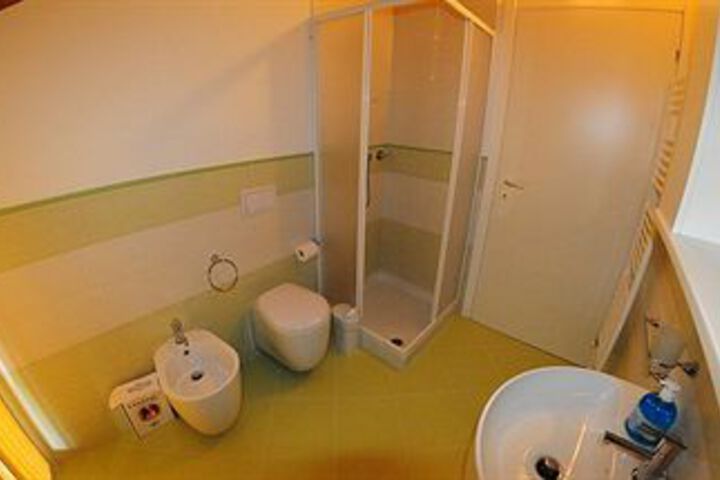 Room 3 of 27