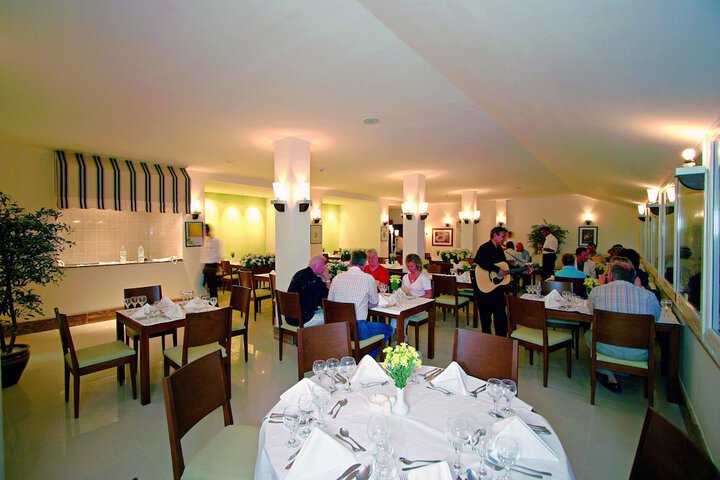 Dining 34 of 52